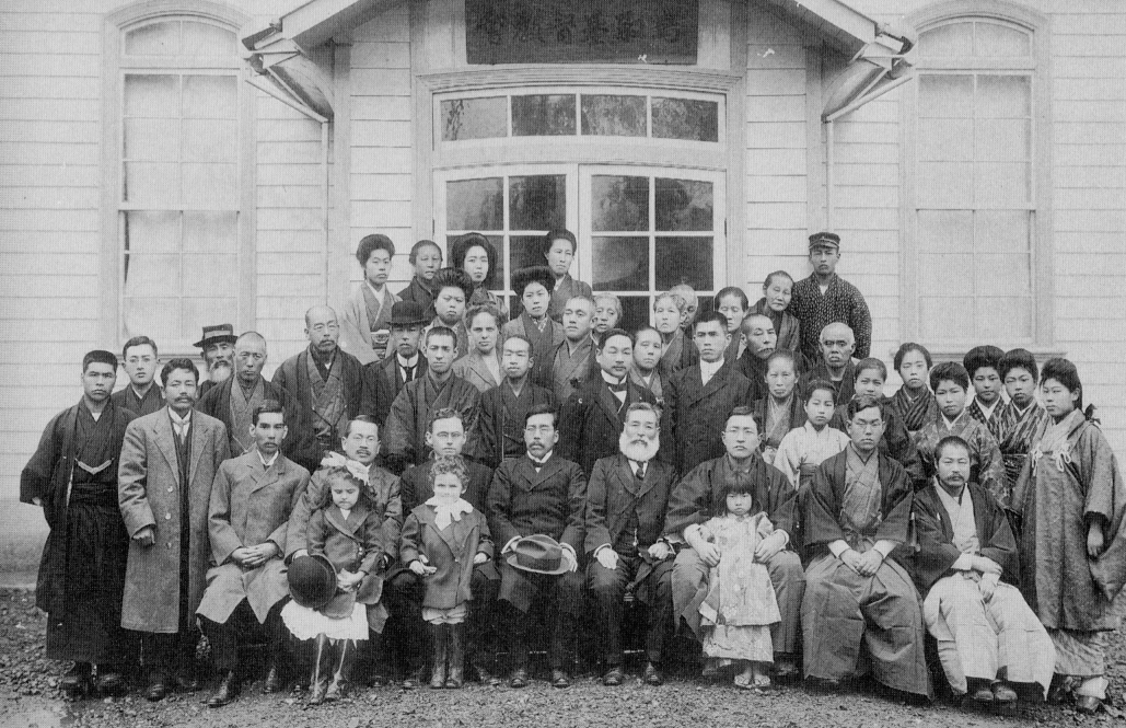 1915年頃の鳥取教会に集う人々